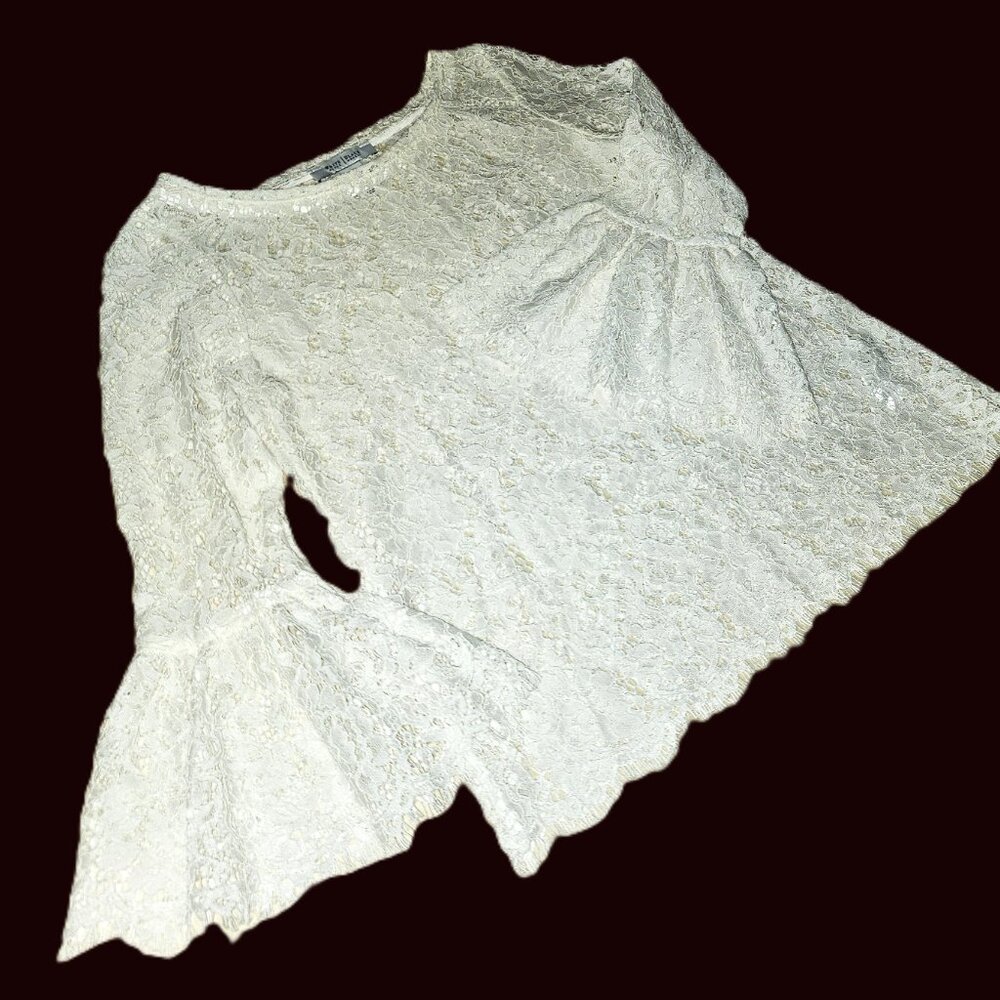 🔥HP WHBM WHITE LACE TOP W/ BELL SLEEVES FEATURING EYELASH FRINGE DETAIL SIZE 00